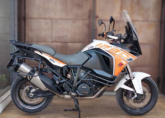 KTM 1290 SUPER ADVENTURE T 